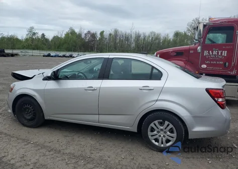 2017 Chevrolet Sonic Ls z USA, uszkodzony, nr VIN 1G1JB5SG2H4145222
